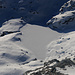 Tiefblick vom P.3024m auf den gefrorenen und zugeschneiten Bergsee ohne Namen auf 2637m Höhe unterhalb des Passo di Sterla Settentrionale gelegen.