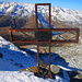 Das schiefe Kreuz auf dem Piz Timun / Pizzo d'Emet (3212m). Ob es ein Gipfelbuch hat weiss ich nicht, wegen dem Schnee habe ich allerdinge keines gesehen.