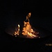 ... doch schliießlich brennt ein molliges Feuer vor der Grillhütte bei Latrop