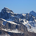 Piz Timun / Pizzo d'Emet (3212m). Gipfelaussicht im Zoom zum Piz Platta (3392m), dahinter ist der Piz Julier / Piz Güglia (3380,4m) zu sehen.