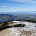 Blick von der Berra über die Skistation zum Greyerzersee