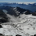Die Oberaar in ganzer Länge vom Gipfel des [p Oberaarhorn]s aus. Gut zu erkennen die Aufstiegsspur im Schnee.