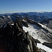 Blick vom [p Oberaarhorn]gipfel gen Nordosten. Rechts hinten der Winterberg mit seinen Gipfeln, die wir auf unserer <b>[http://www.hikr.org/tour/post24994.html letzten Tour]</b> besucht haben.