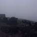 Ankunft bei den Horombo Huts (3715m) im Nebel wo wir unsere vierte und letzte Nacht am Kilimanjaro verbrachten.