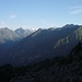 Scendendo dal Colle della Vecchia, sullo sfondo il Monte Rosa