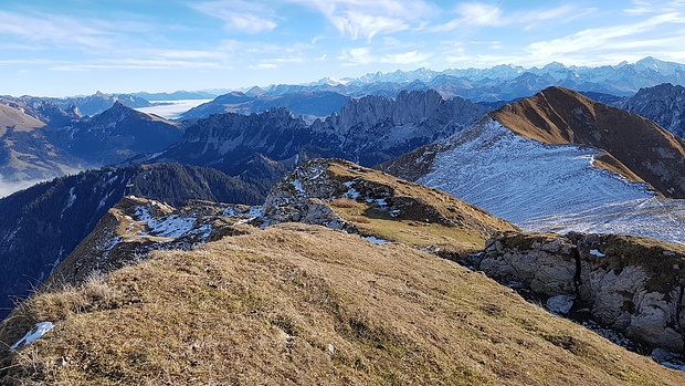 Gipfel Hochmatt rechts im Bild Cheval Blanc