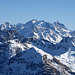 Piz Bernina (4049m) und Co. davor der eckige Piz Marterdell und der runde Roccabella, die grösste Schneefläche ist Alp Emmat.
