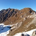 Blick vom offenbar namenlosen, 2452m hohen Felsgipfel