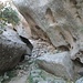 Nella zona di Li Conchi sono presenti alcune grotte che servivano in passato per il ricovero di animali e uomini (pastori e non; nelle vicinanze si trova anche “La Conca di Li Banditi”….). Sulle rocce sono visibili i “tafoni”, una particolare forma di erosione del granito, molto comune in questa zona.