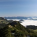 Inntal im Nebel, dahinter die Chiemgauer Berge