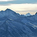 Wallis grüsst Oberland: links zwischen Altels und Rinderhon das Weisshorn, rechts zwischen Rinderhorn und Hindere Loner Matterhorn, Pointe de Zinal und Dent Blanche