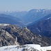 Links im Hintergrund sieht man die Kreuzeckgruppe, rechts die Lienzer Dolomiten.