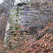 Der Schwalbenfelsen ist klein und unscheinbar, er würde im Dahner Felsenland gar nicht als Felsen zählen.