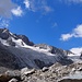Auf dem Fels- und schuttbedeckten Oberaletschgletscher