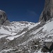 Die anderen Gipfelaspiranten haben die Querung unter der Torsäule Südwand schon hinter sich gebracht.