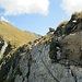 Hier am Popbergnieder erreiche ich den Grat. Geradeaus ginge es weiter zur Ahornspitze, zum Toreggenkopf geht es nach rechts über den Grat zurück.