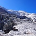 An der Gletscherzunge ist der Triftgletscher wieder stark zerklüftet. Hier verlassen wir den Gletscher.