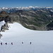 Eine Gruppe im Abstieg vom Gipfel