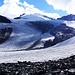 Rückblick auf die Gletscherquerung. Im Vordergrund der Hohlaubgletscher, hinten der Allalingletscher.