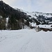 die letzten Wohngebäude zuhinderst bei den Weglosen