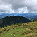 Freiberg / Setiče - Ausblick am Gipfel. Im Tal ist u. a. die Drau zu erahnen (rechts).