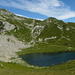 Lago della Cavegna inferiore, sulla sinistra il Pizzo della Cavegna.