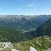 Super panorama dal Pizzo della Cavegna sulla Val di Campo, in basso la dorsale risalita fino alla cima. 
