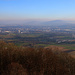 Blick vom Aussichtsturm auf dem Hirzenleck (523,4m) rheinaufwärts nach Rheinfelden (D und CH) und auf den Grosse Sunneberg / Sonnenberg (636m).