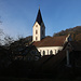Inzlingen (377m): Die Kirche strahlt in der winterlichen Nachmittagssonne.