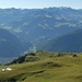 Blick zurück zur Calandahütte SAC mit klarem Weitblick in die Bündner Bergwelt