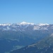 Genau in westlicher Richtung liegen Ramolkogel (links, 3549 m) und Ötztaler Wildspitze (Mitte, 3768 m).