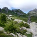 Sentiero dei vanisc - Ausblick von Pt. 1909 in den Talkessel der Alpe d'Alpigia