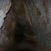Die Heidenküche (376m) ist grösstenteils aufrecht begehbar, die Höhle ist zirka 20 Meter tief.