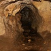 Die kleine Ibachhöhle (388m) ist eine Quellhöhle aus der ein kleiner Bach aus dem kartigen Gelände austritt. Die Herkunft des Wassers ist unbekannt, wahrscheinlich wäre der Wasseraustritt der kleinen Dolinenversickerungen gleich über der Höhle auf der Hochfläche von der Doppeldoline im Schäll. 