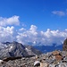 Abstieg im Geröll entlang der Felszacken unterhalb der Cima della Negra