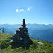 Im Südosten reihen sich am Horizont die Albula-Alpen und die Bernina aneinander