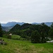 oberhalb Emsreute; Ausblick zur Kapelle St. Rochus (unten links) und zum Schloss Glopper (oben rechts)