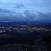 um 7.45 Uhr zeigen sich auf dem Balmfluechöpfli das Lichtermeer von Zuchwil und Solothurn - und viele Wolken ...