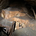Unterwegs in den Škocjanske jame (Höhlen von Škocjan) - Im ersten Teil unserer Besichtigungstour "untertage" begleiten uns zahlreiche Sinter- und Tropfsteingebilde.