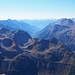 Blick ins Val Bregaglia. Im Hintergrund kann man die Walliser im Dunst erahnen.