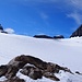 Aufstiegsspur über den Glatt Firn. Man hält sich am östlichen Rand des Gletschers.
