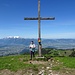 ... und dem vorgelagerten Gipfelkreuz des First'