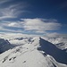 ... und zum Zwillingsgipfel - man kann nicht einfach hinüberspazieren, es hat kleine Abbrüche - hinten Wolken über dem San Bernardino