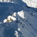 Gipfelgrat am Pizzo Grandinagia (Cima Ovest): Heute gut machbar, der Pickel war hilfreich.