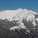 <b>Sul fianco meridionale del Monte Generoso si vede distintamente la via tracciata dai numerosi ciaspolatori e sciatori saliti negli ultimi giorni.</b>