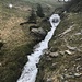 viel Wasser führt der aus unserem Zielgebiet herunter fliessende Bach