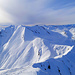 Der luftige Gipfelgrat zum Piz Turba mit Skidepot - eine tolle Stimmung