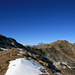 Vue depuis le sommet italien du Dosso di Fuori sur le sommet principal (à gauche). A droite, Piz Russenna