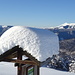 Mezzo metro di neve vicino al Sasso Malascarpa, sullo sfondo il San Primo.