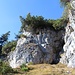 bereits ein Stück westlich des Köngisstandes: entlang der Felswand schräg aufwärts